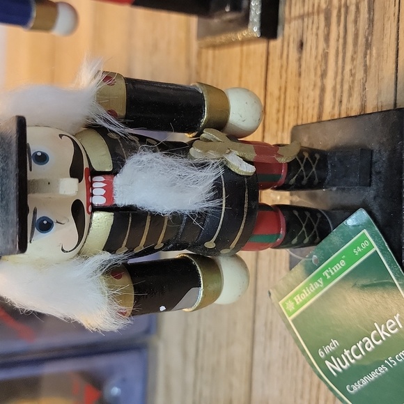 LOT OF 5 NUTCRACKERS!! - Picture 2 of 7